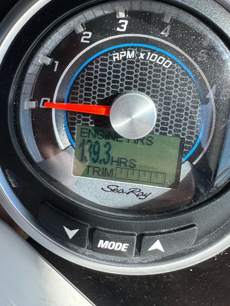 Slide: The Image of Sea Ray Sundancer 350 Coupe 2021 - 54