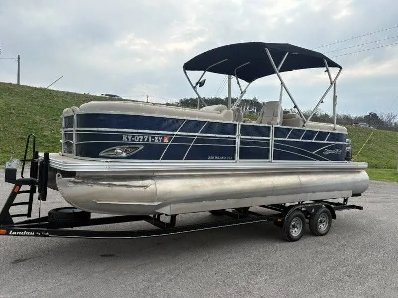 Slide: The Image of Silver Wave 230 Island CLW 2017 - 10