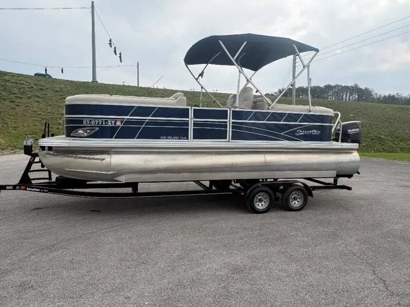 Slide: The Image of Silver Wave 230 Island CLW 2017 - 11