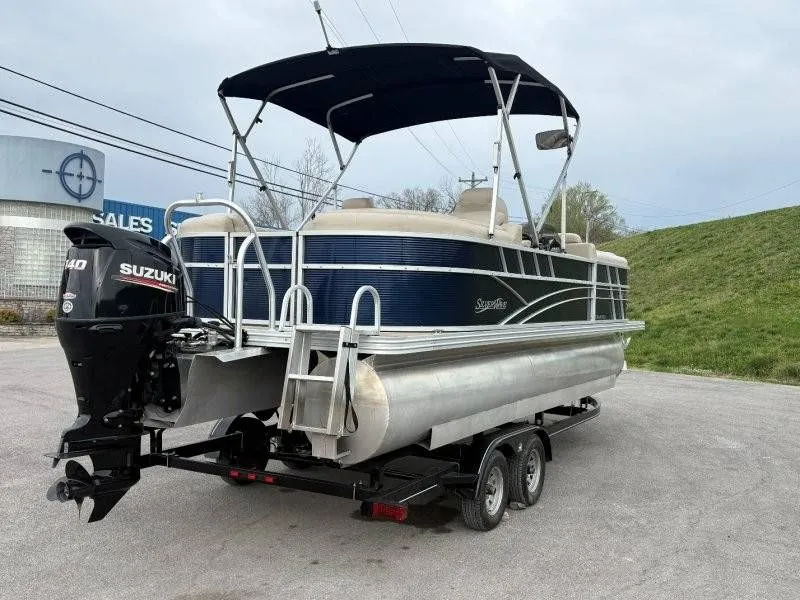 Slide: The Image of Silver Wave 230 Island CLW 2017 - 13