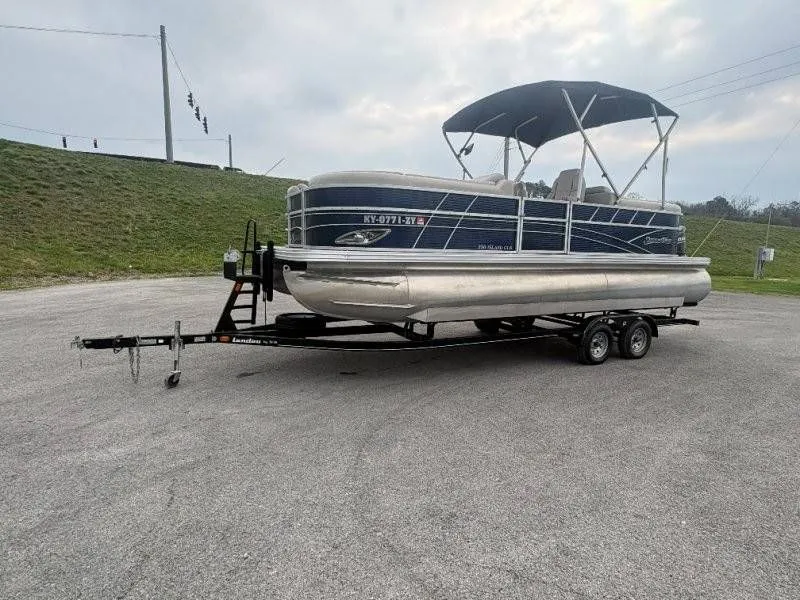 Slide: The Image of Silver Wave 230 Island CLW 2017 - 14