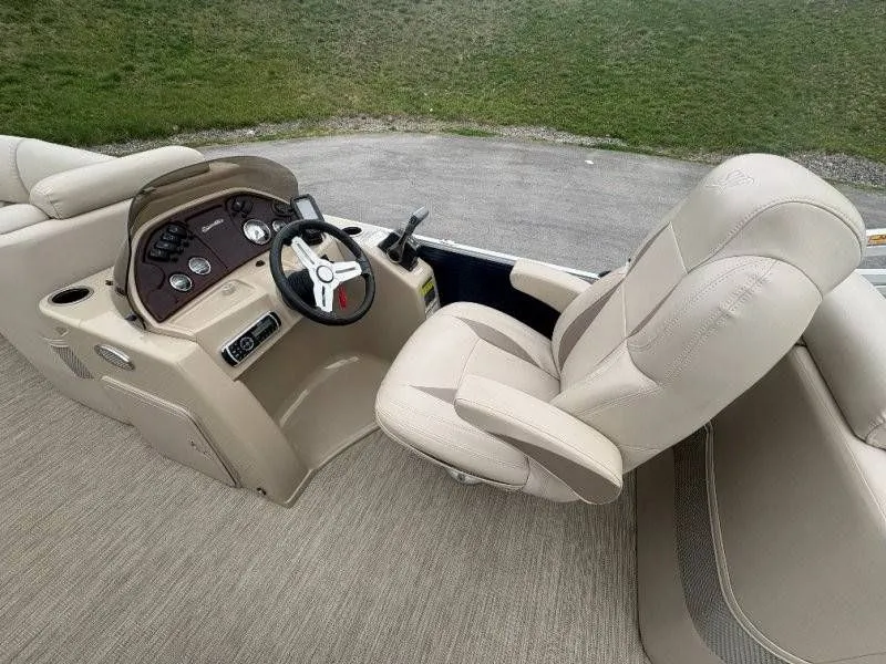 Slide: The Image of Silver Wave 230 Island CLW 2017 - 18