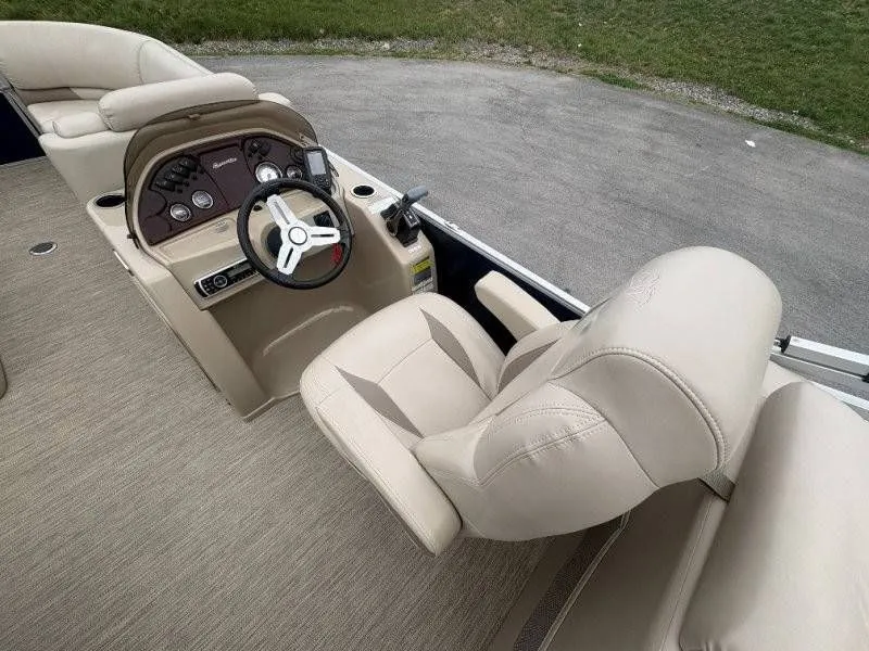 Slide: The Image of Silver Wave 230 Island CLW 2017 - 19