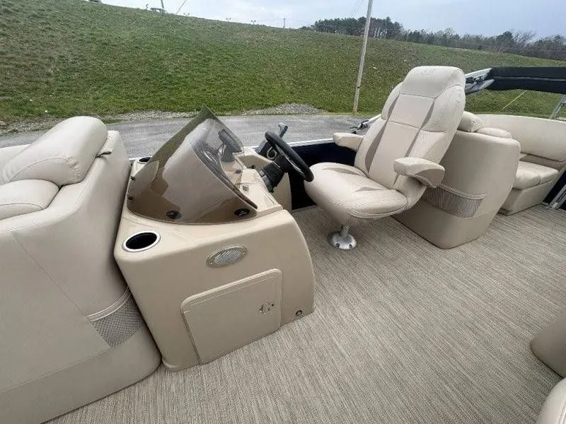 Slide: The Image of Silver Wave 230 Island CLW 2017 - 23