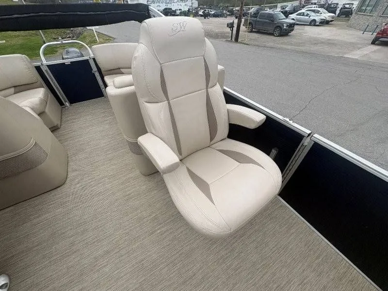 Slide: The Image of Silver Wave 230 Island CLW 2017 - 28