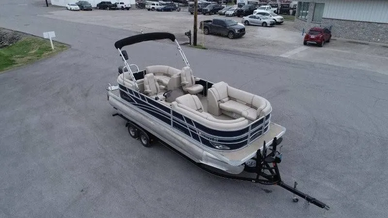 Slide: The Image of Silver Wave 230 Island CLW 2017 - 5