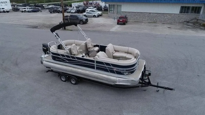 Slide: The Image of Silver Wave 230 Island CLW 2017 - 8