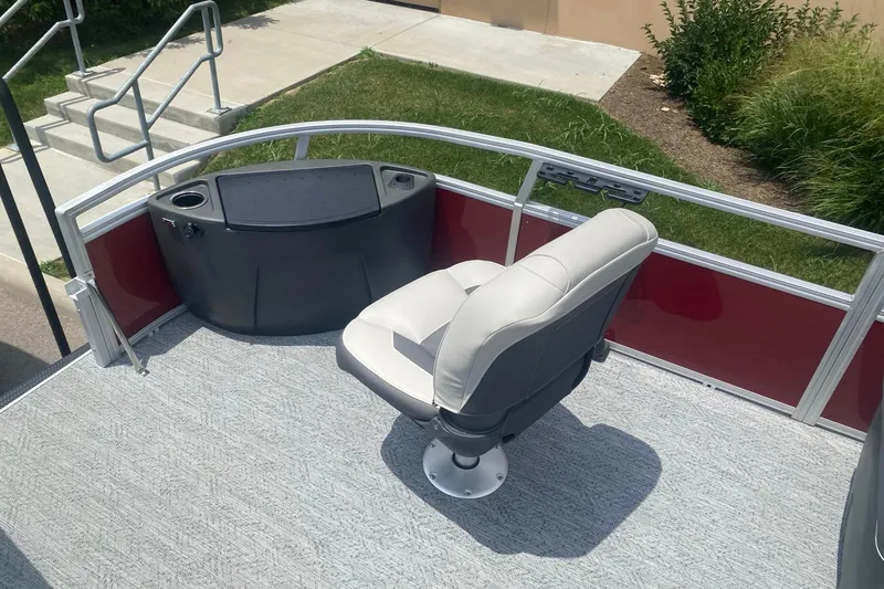 Slide: The Image of 2026 Sun Tracker Bass Buggy 18 DLX pontoon boat with captain's chair and console. - 9