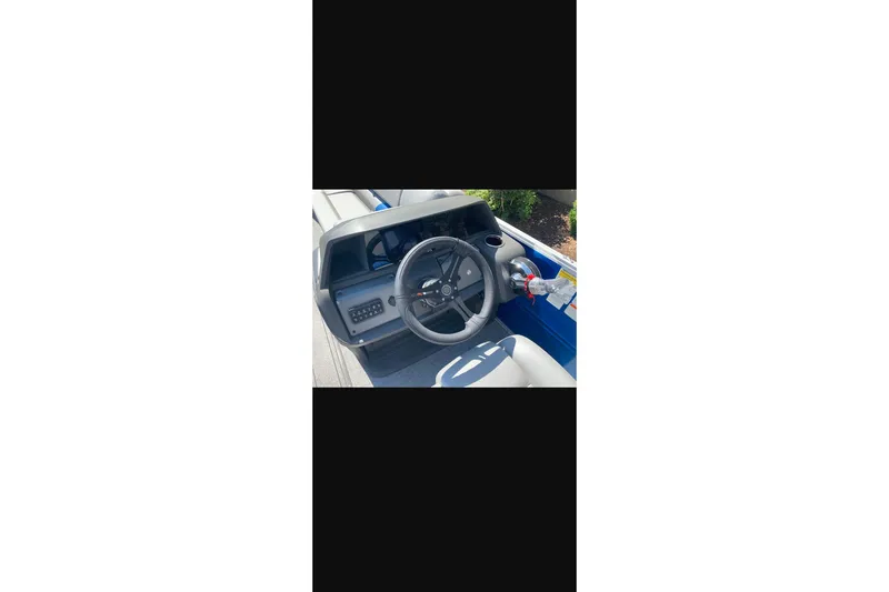 Slide: The Image of Steering console of 2026 Sun Tracker Party Barge 22 XP3 pontoon boat. - 34
