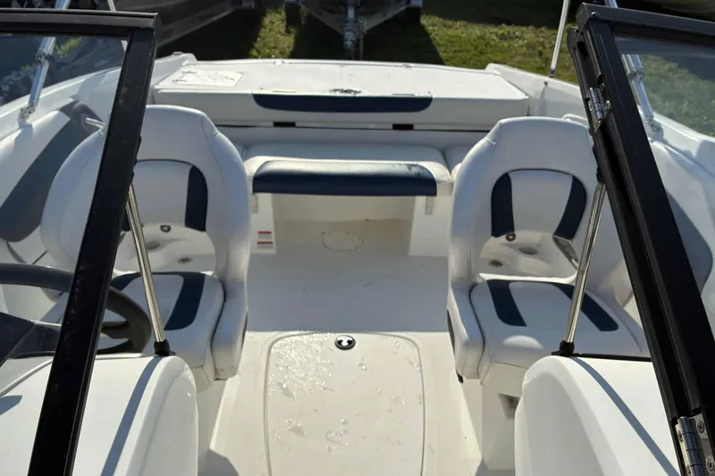 Slide: The Image of Interior of a 2021 Tahoe 500 TF boat with white and navy seating. - 3