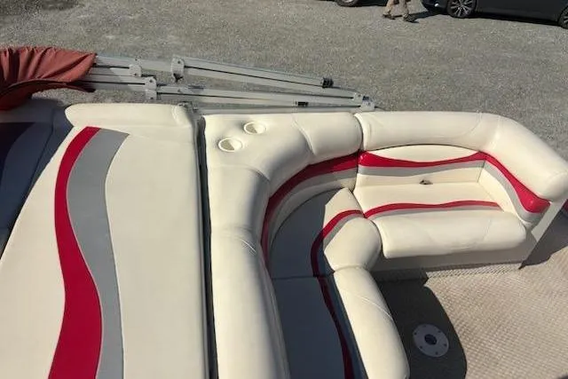 Slide: The Image of 2004 Bennington 2275LX boat interior with white and red seating. - 3