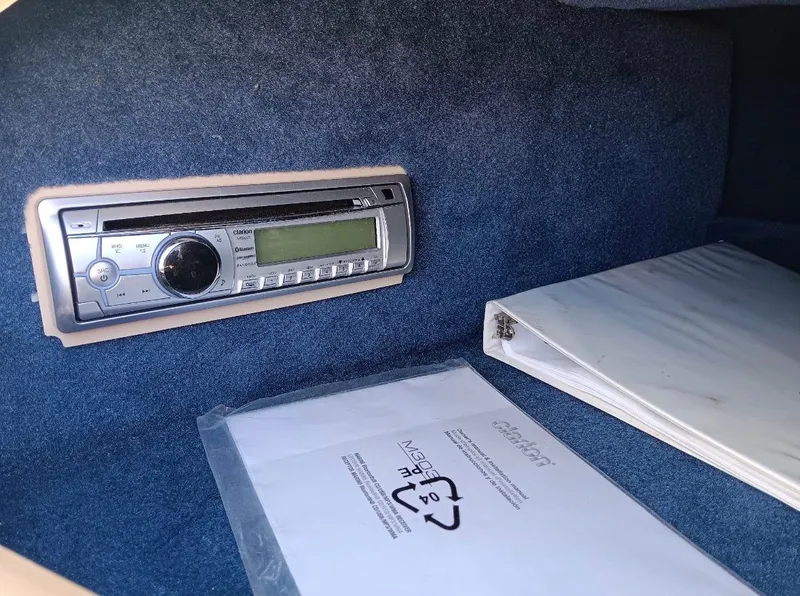 Slide: The Image of Sea Ray 210 Bow Rider 2000 - 10