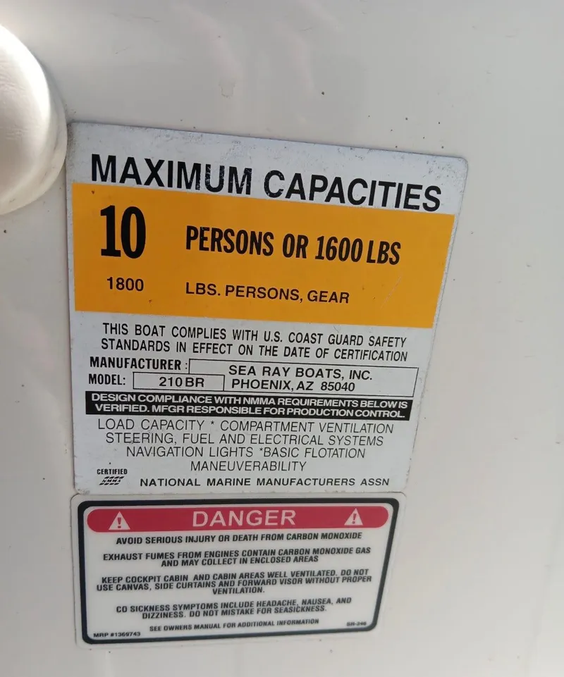 Slide: The Image of Sea Ray 210 Bow Rider 2000 - 13