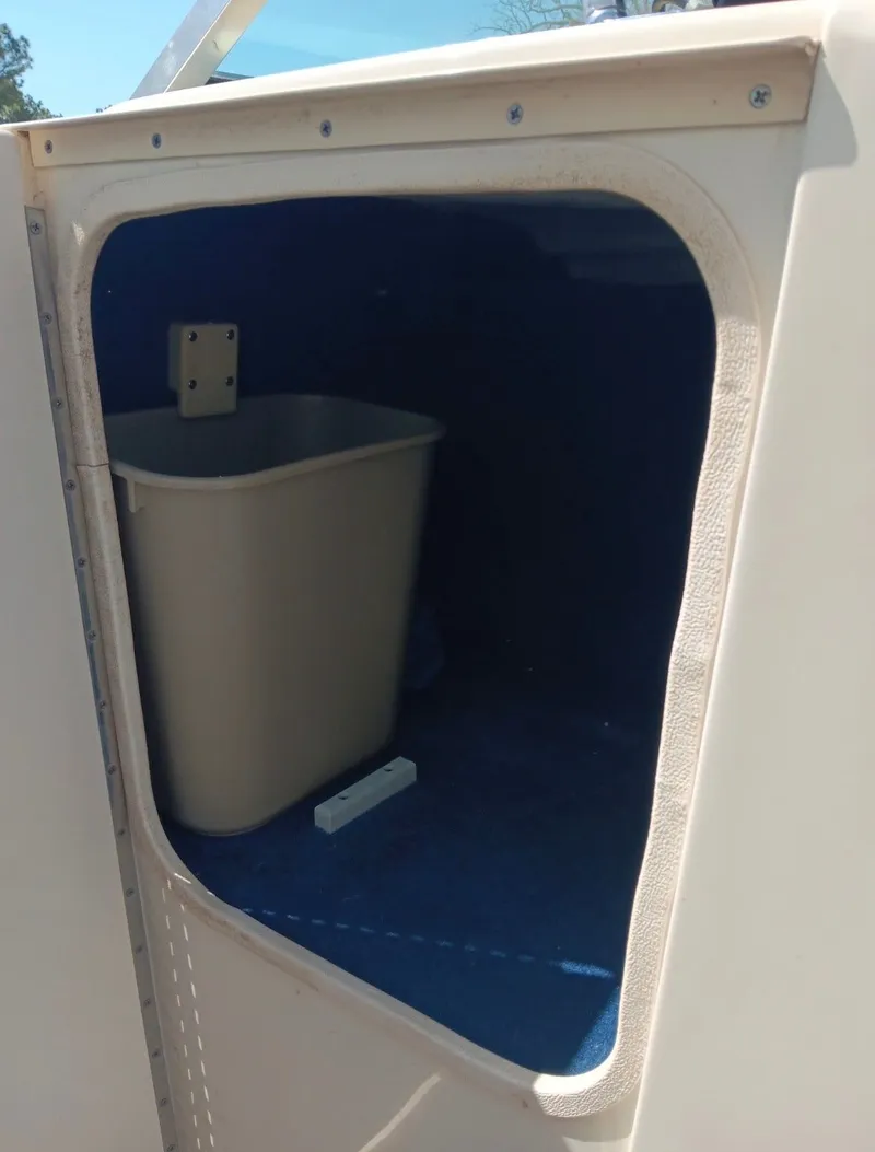 Slide: The Image of Sea Ray 210 Bow Rider 2000 - 9