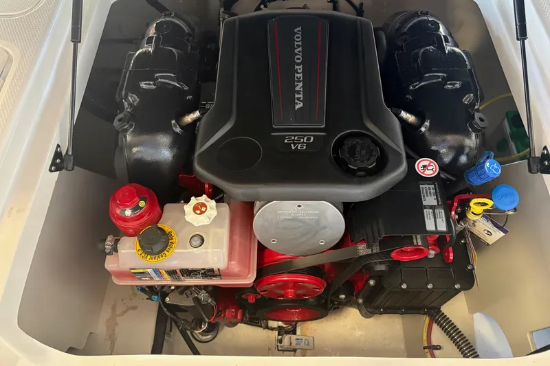 Slide: The Image of Volvo Penta 250 V6 engine in 2025 Chaparral 21 SSi boat. - 8