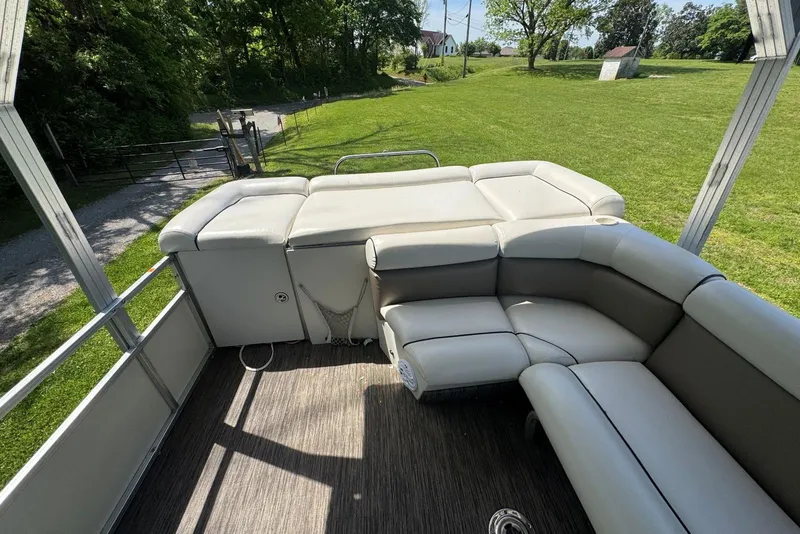 Slide: The Image of 2008 Voyager Pontoons 25 Extreme Cruise Express with spacious seating on a sunny day. - 11