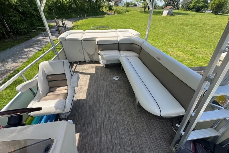 Slide: The Image of 2008 Voyager Pontoons 25 Extreme Cruise Express with spacious seating on a sunny day. - 15