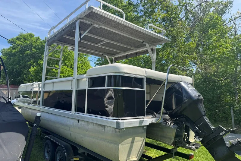 Slide: The Image of 2008 Voyager Pontoons 25 Extreme Cruise Express on trailer, surrounded by trees. - 4