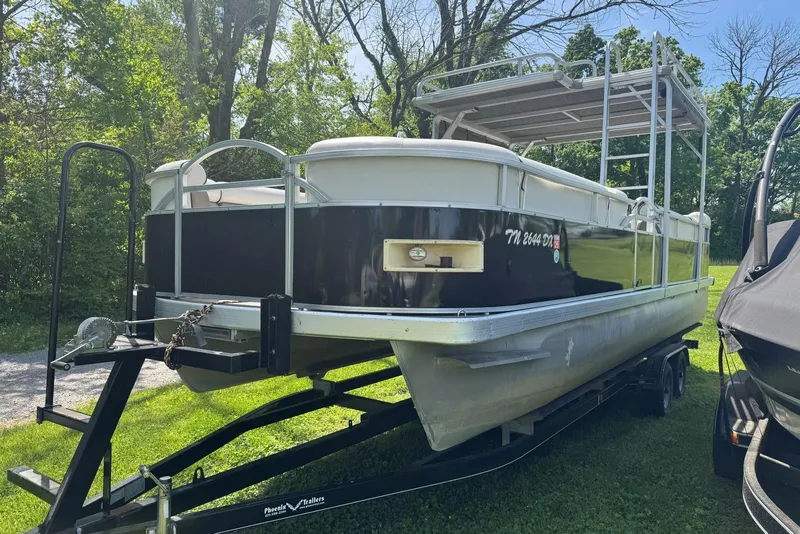 Slide: The Image of 2008 Voyager Pontoons 25 Extreme Cruise Express on trailer, parked on grass. - 5