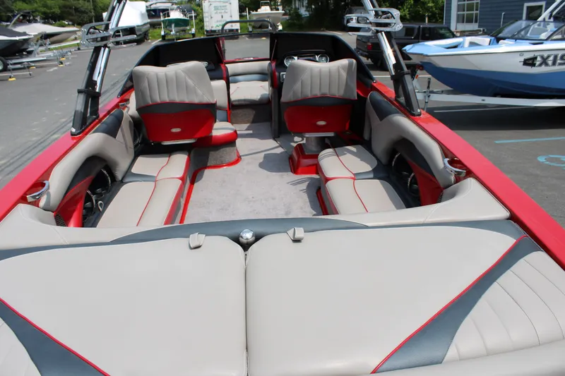 Slide: The Image of Malibu Wakesetter Lsv 247 2014 - 12