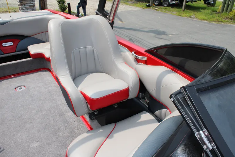 Slide: The Image of Malibu Wakesetter Lsv 247 2014 - 15