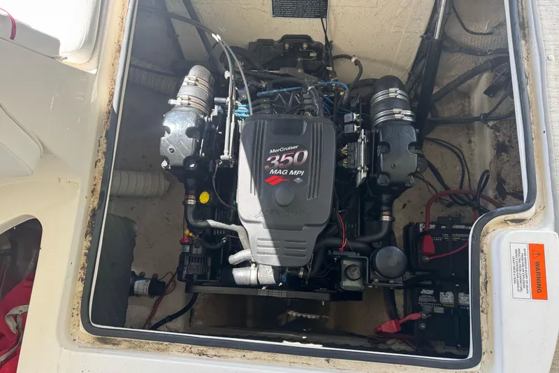 Slide: The Image of Engine compartment of a 2006 Rinker 282 Captiva Bowrider with MerCruiser 350 MAG MPI. - 22