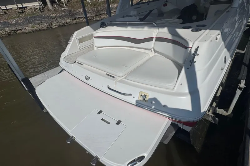 Slide: The Image of 2006 Rinker 282 Captiva Bowrider boat with spacious rear seating and swim platform. - 7