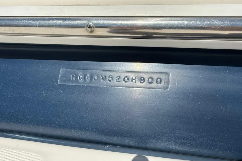 Slide: The Image of Hull identification number on a 2000 Regal Commodore 2960 boat. - 6