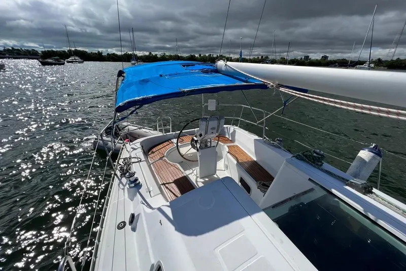Slide: The Image of 2006 Beneteau Oceanis Clipper 323 sailboat with blue canopy on a sunny day. - 14