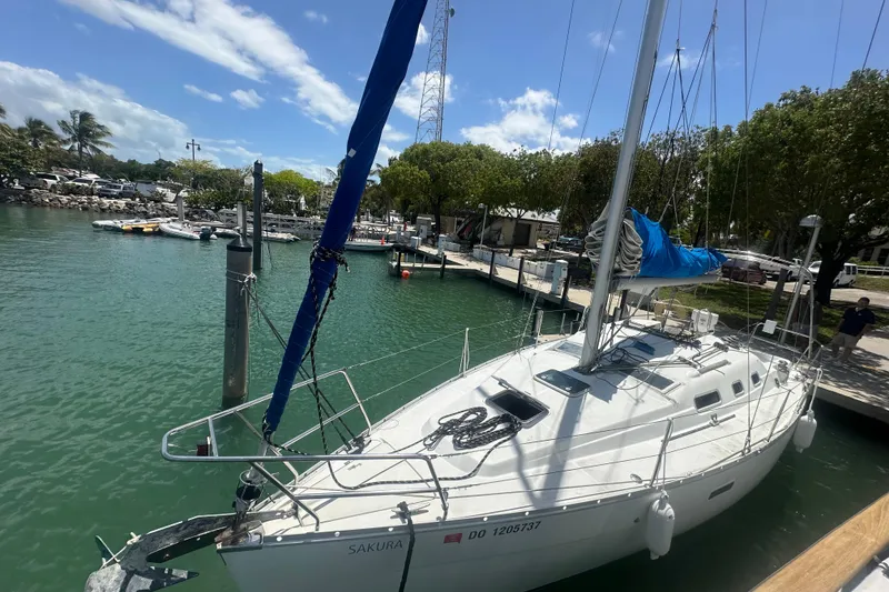 Slide: The Image of 2006 Beneteau Oceanis Clipper 323 sailboat docked in a sunny marina. - 19