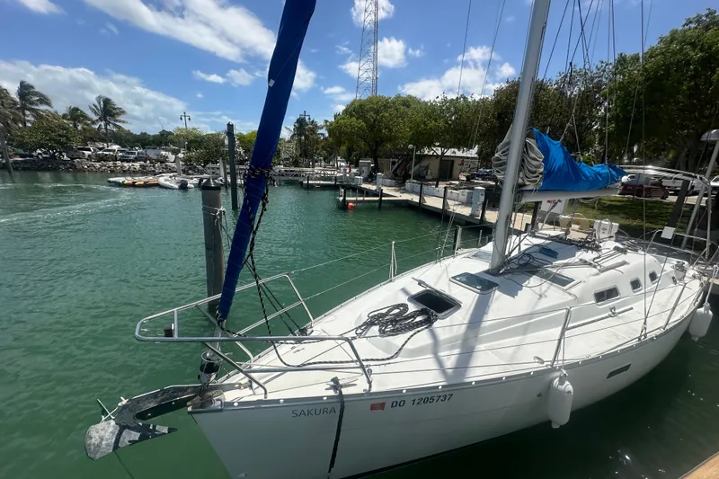 Slide: The Image of Sailboat Beneteau Oceanis Clipper 323, 2006 model, docked in a sunny marina. - 22