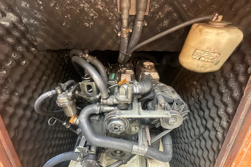 Slide: The Image of Engine compartment of a 2006 Beneteau Oceanis Clipper 323 sailboat. - 72