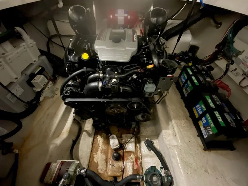Slide: The Image of Engine compartment of a 2013 Sea Ray Sundancer 260 boat. - 7