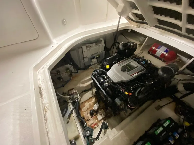 Slide: The Image of Engine compartment of a 2013 Sea Ray Sundancer 260 boat. - 8