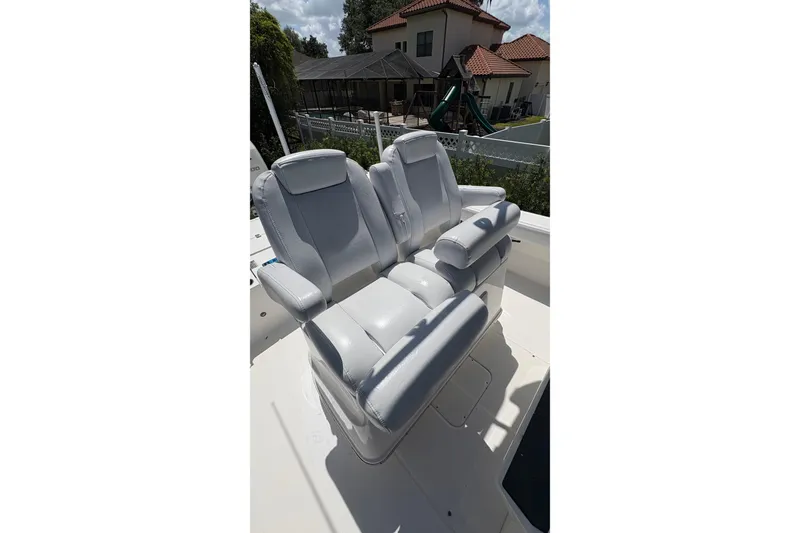 Slide: The Image of White leather seats on 2019 Blue Wave 2800 Pure Hybrid boat. - 32
