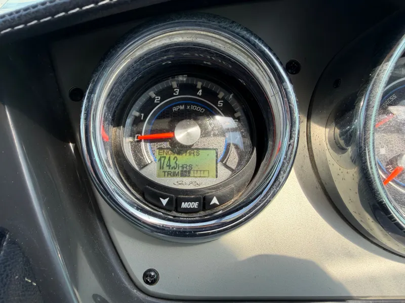 Slide: The Image of 2014 Sea Ray Sundancer 260 tachometer showing 174.3 engine hours. - 13