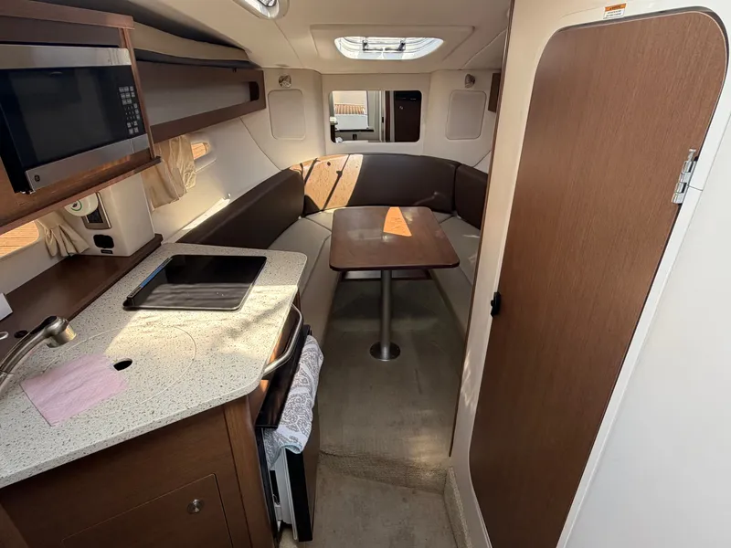 Slide: The Image of Interior of 2014 Sea Ray Sundancer 260 yacht. - 14