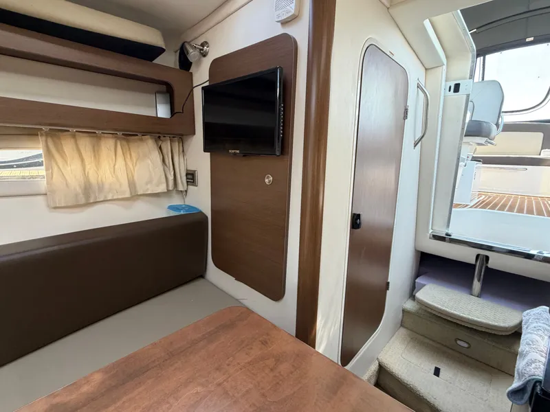 Slide: The Image of Interior of 2014 Sea Ray Sundancer 260 yacht. - 17