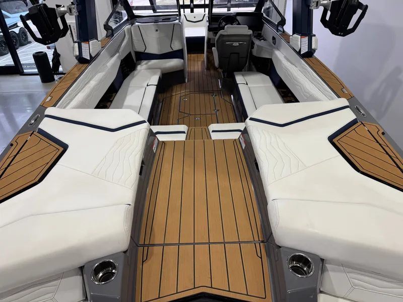 Slide: The Image of Nautique Super Air Nautique G25 2025 - 10