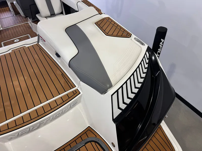 Slide: The Image of Nautique Super Air Nautique G21 2018 - 11