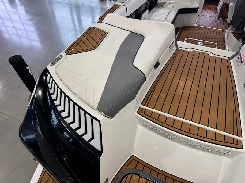 Slide: The Image of Nautique Super Air Nautique G21 2018 - 12