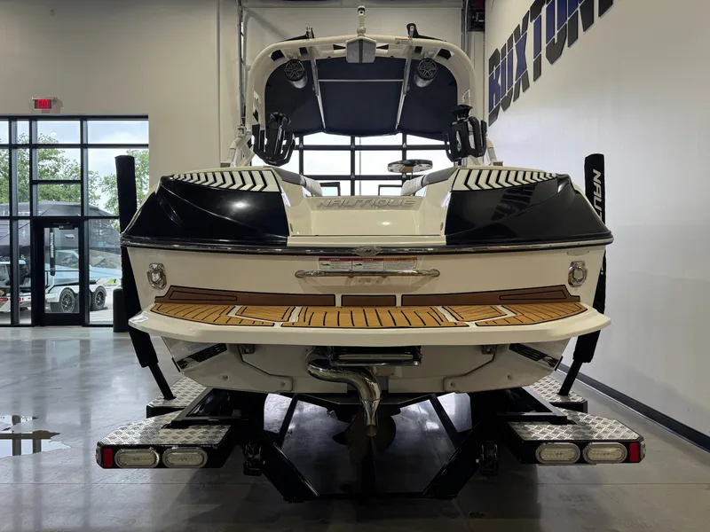 Slide: The Image of Nautique Super Air Nautique G21 2018 - 6