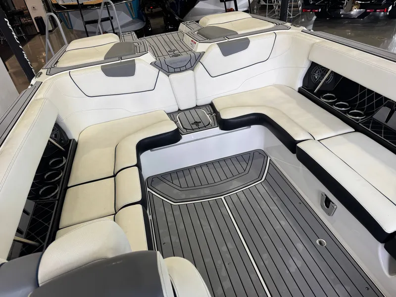 Slide: The Image of Nautique Super Air Nautique GS24 2019 - 16