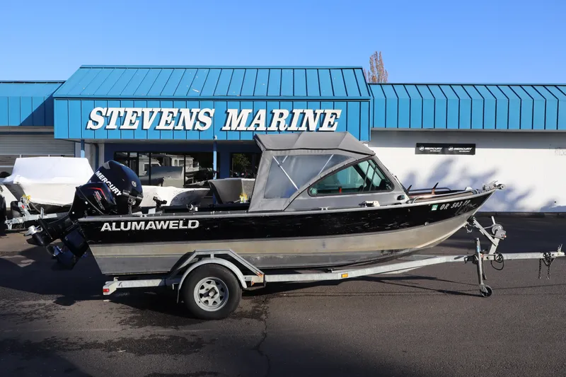 The Image of 1992 Alumaweld FV boat on trailer at Stevens Marine dealership. - 1