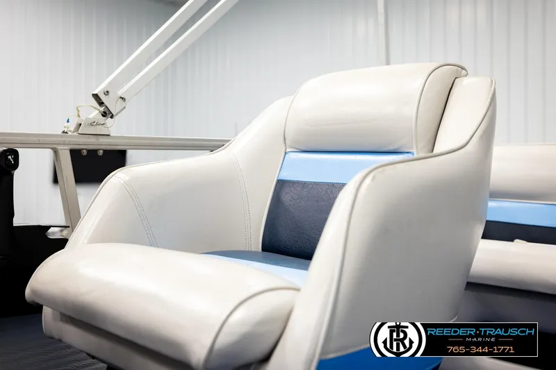 Slide: The Image of White and blue boat seat from a 1994 Hydra 192-23 model, featuring Reeder-Trausch Marine branding. - 35