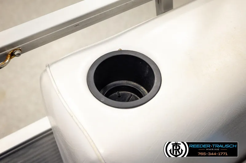 Slide: The Image of Cup holder on a 1994 Hydra 192-23 boat, featuring Reeder-Trausch Marine branding. - 42