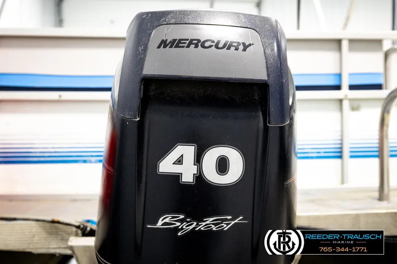 Slide: The Image of Mercury Bigfoot 40 outboard motor on Hydra 192-23, 1994 model, at Reeder-Trausch Marine. - 47