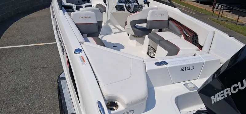 Slide: The Image of Tahoe 210 S 2022 - 3