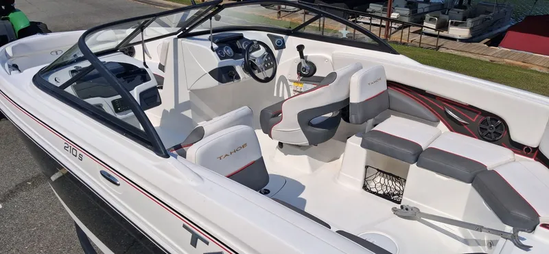 Slide: The Image of Tahoe 210 S 2022 - 4