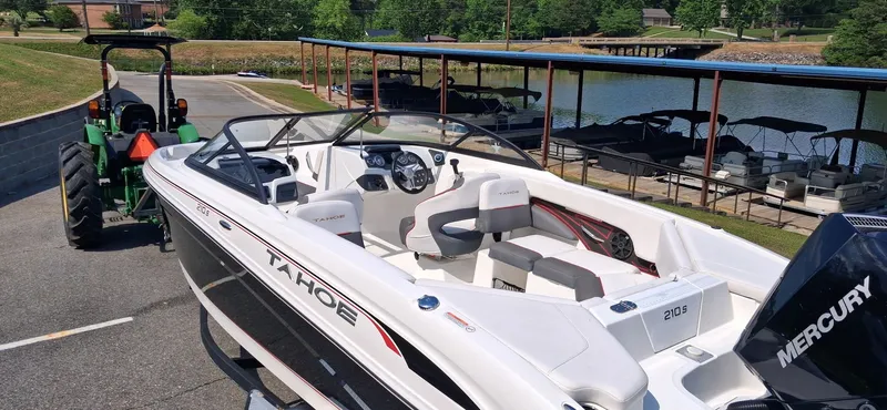 Slide: The Image of Tahoe 210 S 2022 - 5